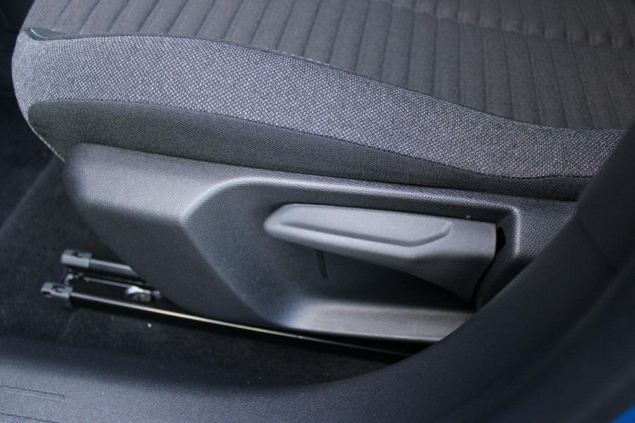Peugeot e-208 EV STYLE 136PK 50 kWh | 3-FASE | ACHTERUITRIJ CAMERA | DAB+ RADIO | CLIMATE CONTROL | CRUISE CONTROL | LICHTMETALEN VELGEN | APPLE CARPLAY/ANDROID AUTO | KEYLESS START | LED KOPLAMPEN |