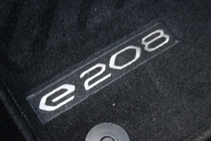 Peugeot e-208 EV STYLE 136PK 50 kWh | 3-FASE | ACHTERUITRIJ CAMERA | DAB+ RADIO | CLIMATE CONTROL | CRUISE CONTROL | LICHTMETALEN VELGEN | APPLE CARPLAY/ANDROID AUTO | KEYLESS START | LED KOPLAMPEN |