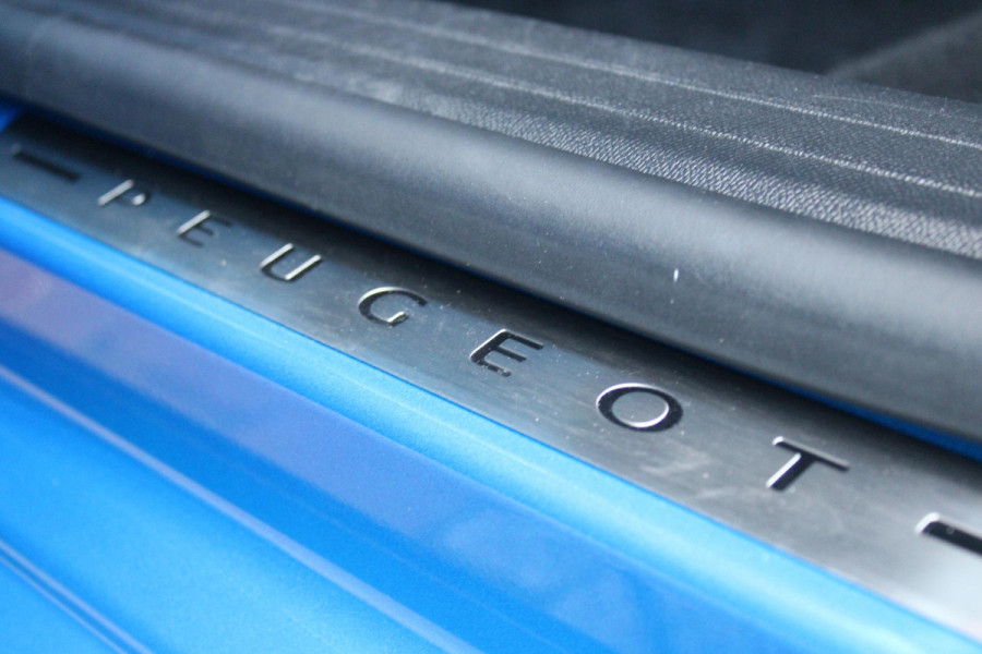 Peugeot e-208 EV STYLE 136PK 50 kWh | 3-FASE | ACHTERUITRIJ CAMERA | DAB+ RADIO | CLIMATE CONTROL | CRUISE CONTROL | LICHTMETALEN VELGEN | APPLE CARPLAY/ANDROID AUTO | KEYLESS START | LED KOPLAMPEN |