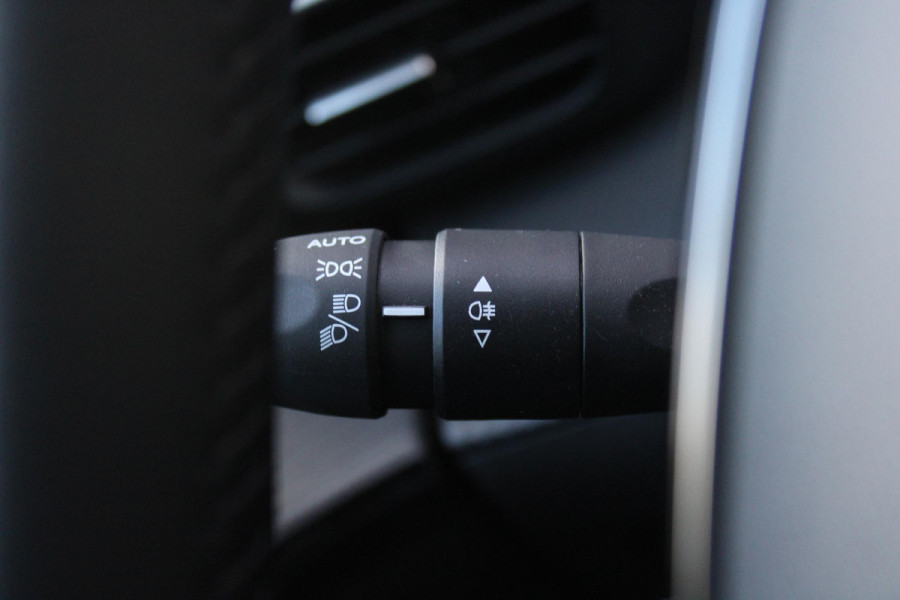 Peugeot e-208 EV STYLE 136PK 50 kWh | 3-FASE | ACHTERUITRIJ CAMERA | DAB+ RADIO | CLIMATE CONTROL | CRUISE CONTROL | LICHTMETALEN VELGEN | APPLE CARPLAY/ANDROID AUTO | KEYLESS START | LED KOPLAMPEN |