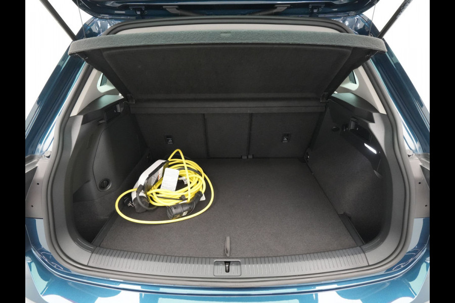 Volkswagen Tiguan 1.4 TSI 245pk eHybrid Life Navigatie Stoelverwarming Side Assist Acc 194