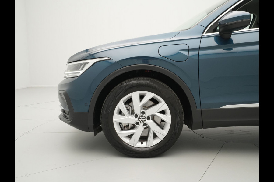 Volkswagen Tiguan 1.4 TSI 245pk eHybrid Life Navigatie Stoelverwarming Side Assist Acc 194
