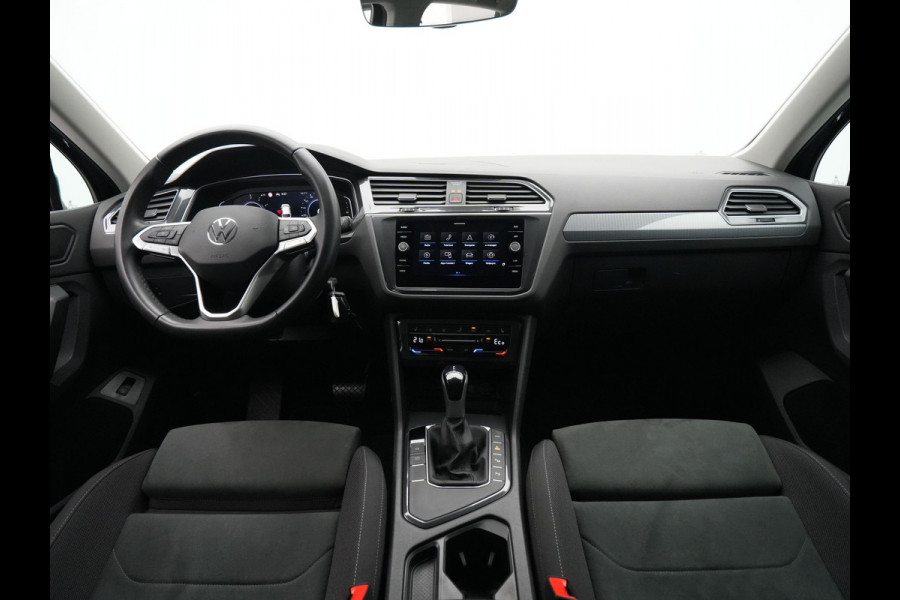 Volkswagen Tiguan 1.4 TSI 245pk eHybrid Life Navigatie Stoelverwarming Side Assist Acc 194