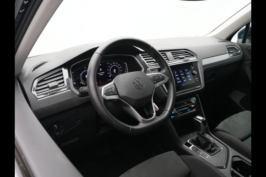 Volkswagen Tiguan 1.4 TSI 245pk eHybrid Life Navigatie Stoelverwarming Side Assist Acc 194