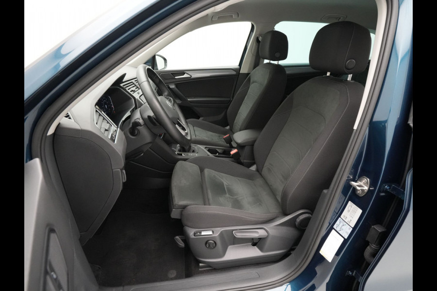 Volkswagen Tiguan 1.4 TSI 245pk eHybrid Life Navigatie Stoelverwarming Side Assist Acc 194