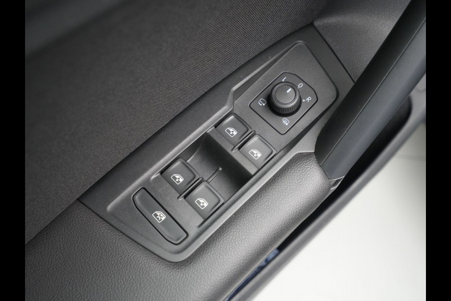 Volkswagen Tiguan 1.4 TSI 245pk eHybrid Life Navigatie Stoelverwarming Side Assist Acc 194