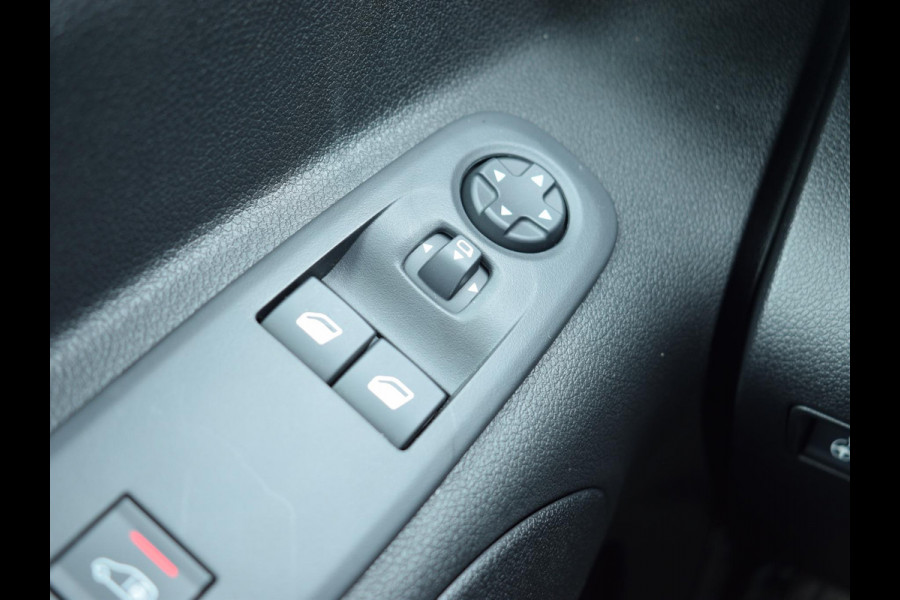 Opel Combo Electric 136 L1 50kWh | BETIMMERING | CAMERA + SENSOREN | NAVIGATIE