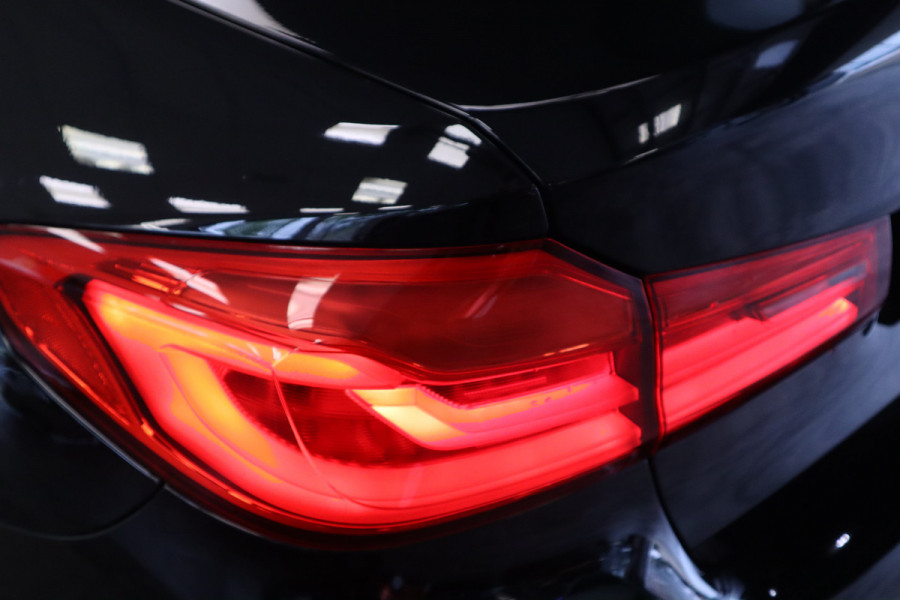BMW 5 Serie 520i Corporate Lease High Executive Connect drive Navigatie PDC Cruise Control 18LMV Vol Leder