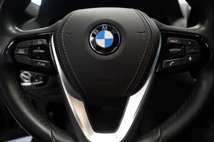 BMW 5 Serie 520i Corporate Lease High Executive Connect drive Navigatie PDC Cruise Control 18LMV Vol Leder