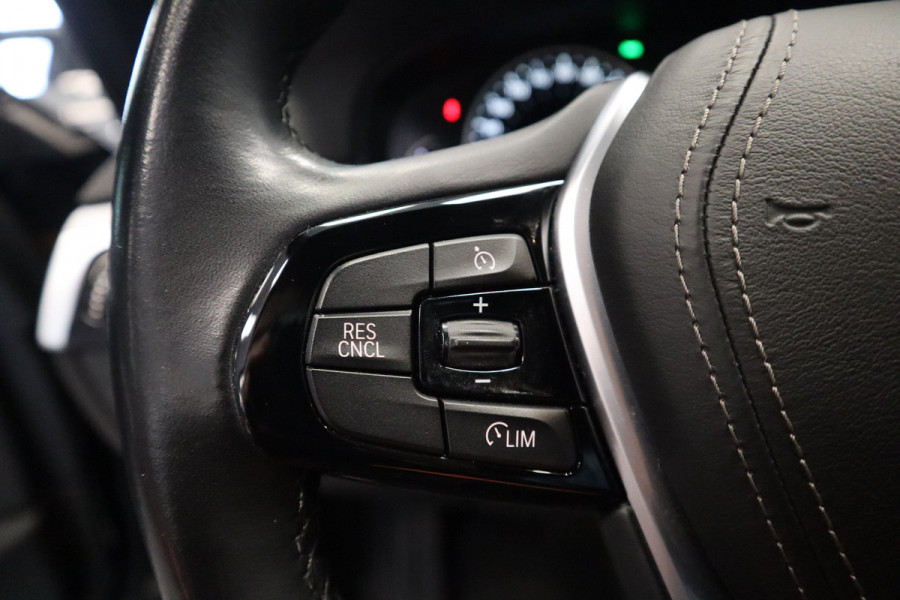 BMW 5 Serie 520i Corporate Lease High Executive Connect drive Navigatie PDC Cruise Control 18LMV Vol Leder