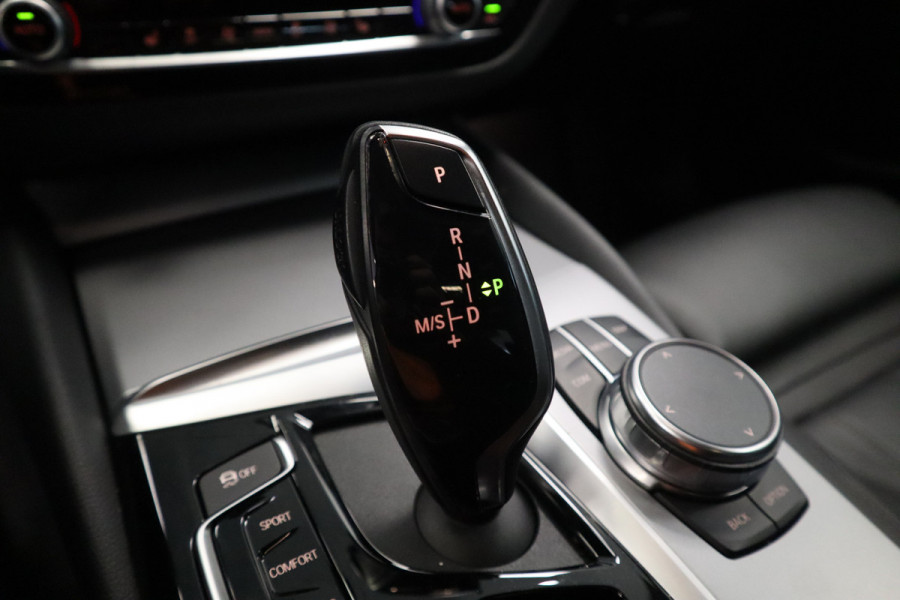 BMW 5 Serie 520i Corporate Lease High Executive Connect drive Navigatie PDC Cruise Control 18LMV Vol Leder
