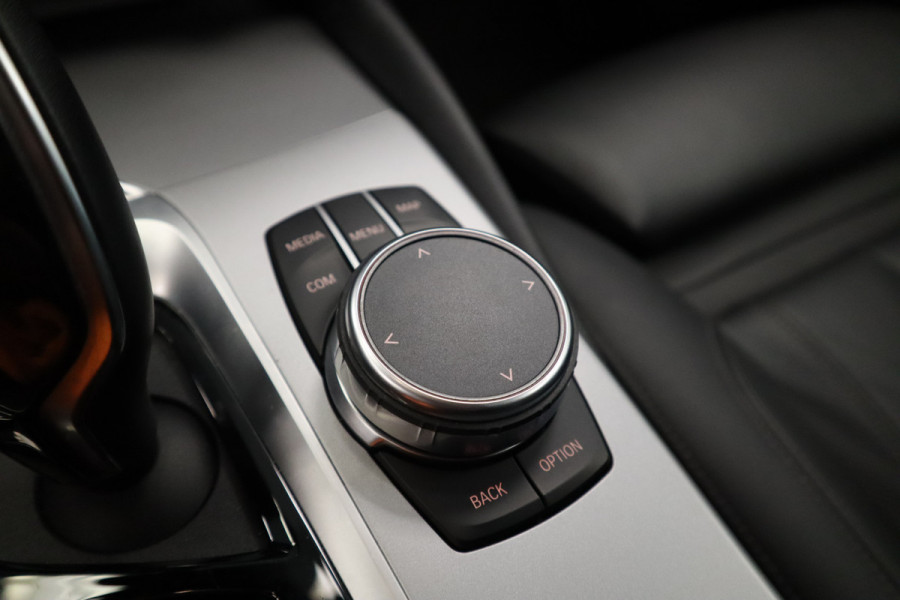 BMW 5 Serie 520i Corporate Lease High Executive Connect drive Navigatie PDC Cruise Control 18LMV Vol Leder