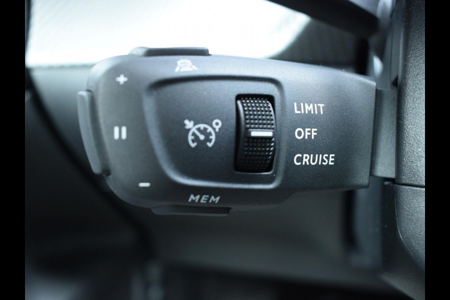 Peugeot 2008 1.2 Hybrid 136 GT | CAMERA + SENSOREN | CARPLAY | NAVI | ADAPTIVE C.C.