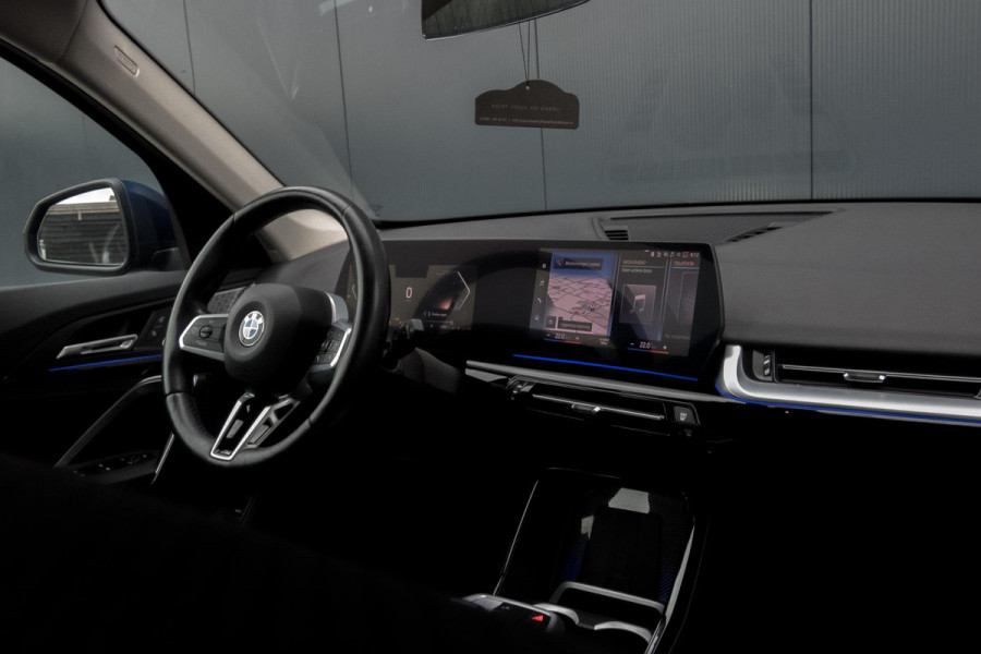 BMW X1 SDrive20i | TREKHAAK | ELEKTRISCHE VERSTAALBARE VOORSTOEL | CAMERA | LANE ASSIST
