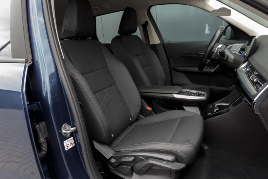 BMW X1 SDrive20i | TREKHAAK | ELEKTRISCHE VERSTAALBARE VOORSTOEL | CAMERA | LANE ASSIST
