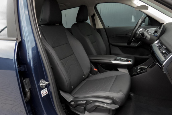 BMW X1 SDrive20i | TREKHAAK | ELEKTRISCHE VERSTAALBARE VOORSTOEL | CAMERA | LANE ASSIST