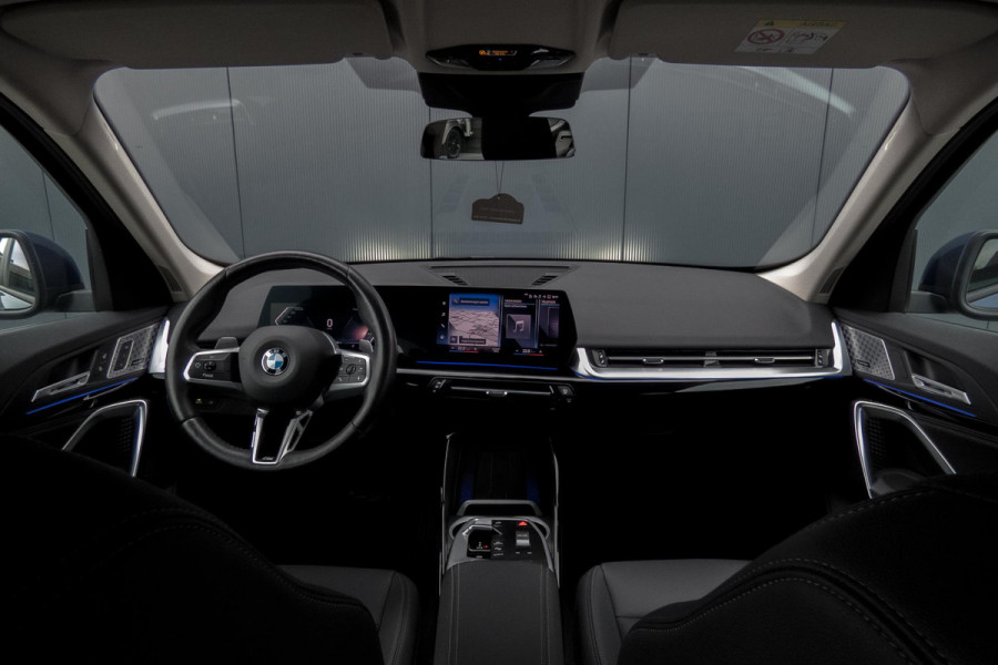 BMW X1 SDrive20i | TREKHAAK | ELEKTRISCHE VERSTAALBARE VOORSTOEL | CAMERA | LANE ASSIST