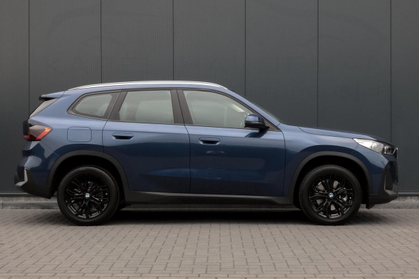 BMW X1 SDrive20i | TREKHAAK | ELEKTRISCHE VERSTAALBARE VOORSTOEL | CAMERA | LANE ASSIST