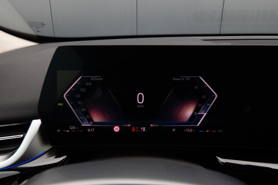 BMW X1 SDrive20i | TREKHAAK | ELEKTRISCHE VERSTAALBARE VOORSTOEL | CAMERA | LANE ASSIST