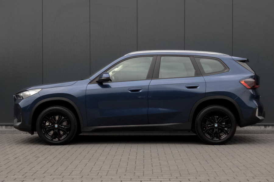 BMW X1 SDrive20i | TREKHAAK | ELEKTRISCHE VERSTAALBARE VOORSTOEL | CAMERA | LANE ASSIST