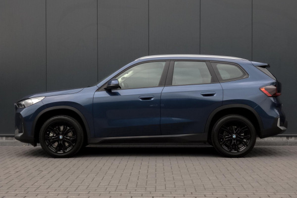 BMW X1 SDrive20i | TREKHAAK | ELEKTRISCHE VERSTAALBARE VOORSTOEL | CAMERA | LANE ASSIST
