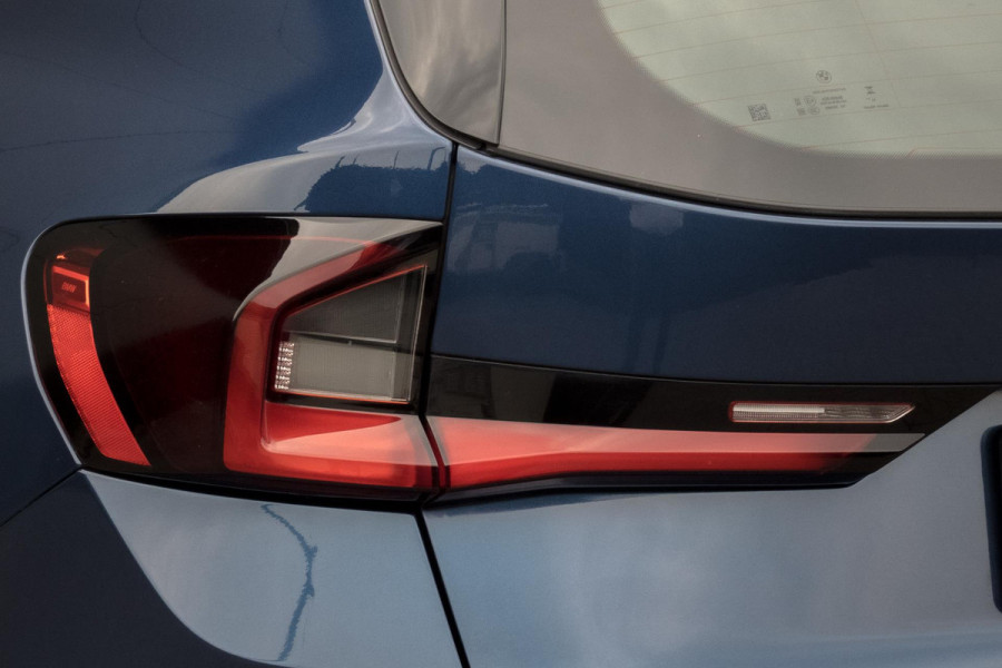 BMW X1 SDrive20i | TREKHAAK | ELEKTRISCHE VERSTAALBARE VOORSTOEL | CAMERA | LANE ASSIST