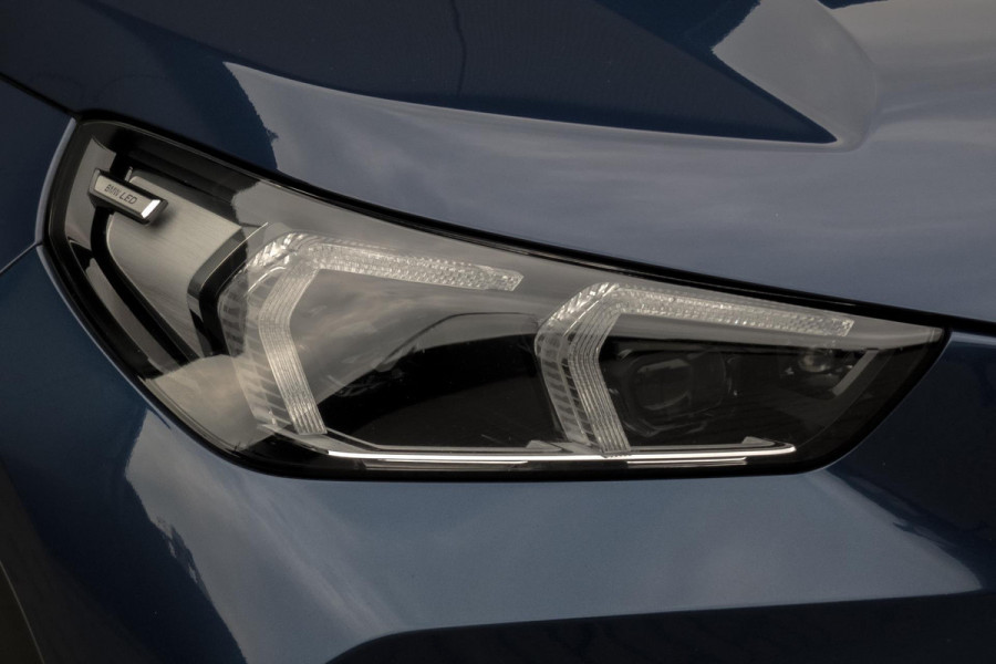 BMW X1 SDrive20i | TREKHAAK | ELEKTRISCHE VERSTAALBARE VOORSTOEL | CAMERA | LANE ASSIST
