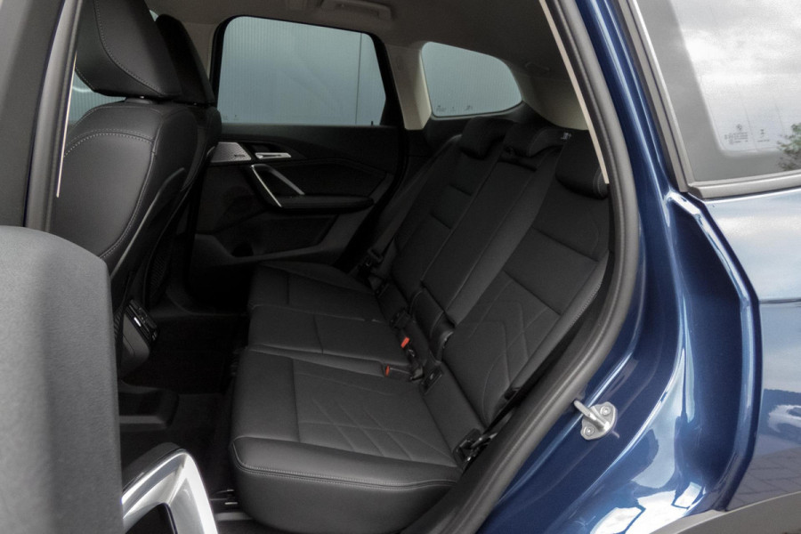 BMW X1 SDrive20i | TREKHAAK | ELEKTRISCHE VERSTAALBARE VOORSTOEL | CAMERA | LANE ASSIST