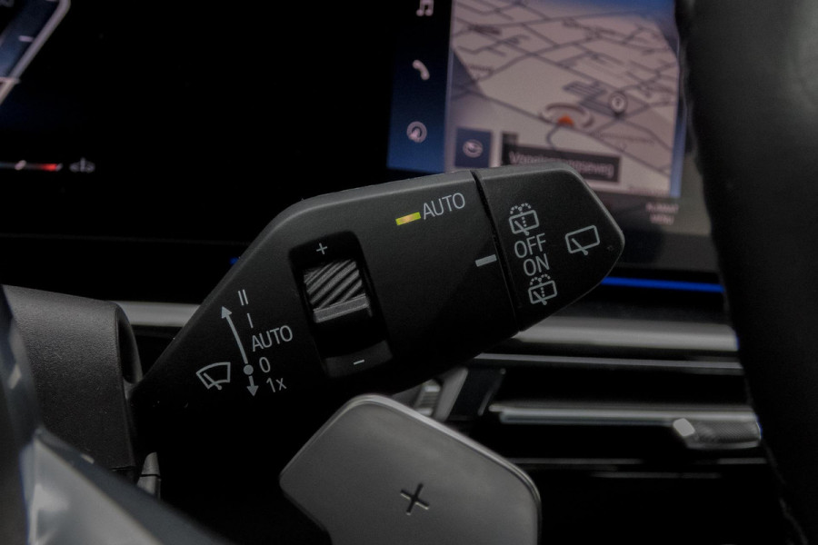 BMW X1 SDrive20i | TREKHAAK | ELEKTRISCHE VERSTAALBARE VOORSTOEL | CAMERA | LANE ASSIST