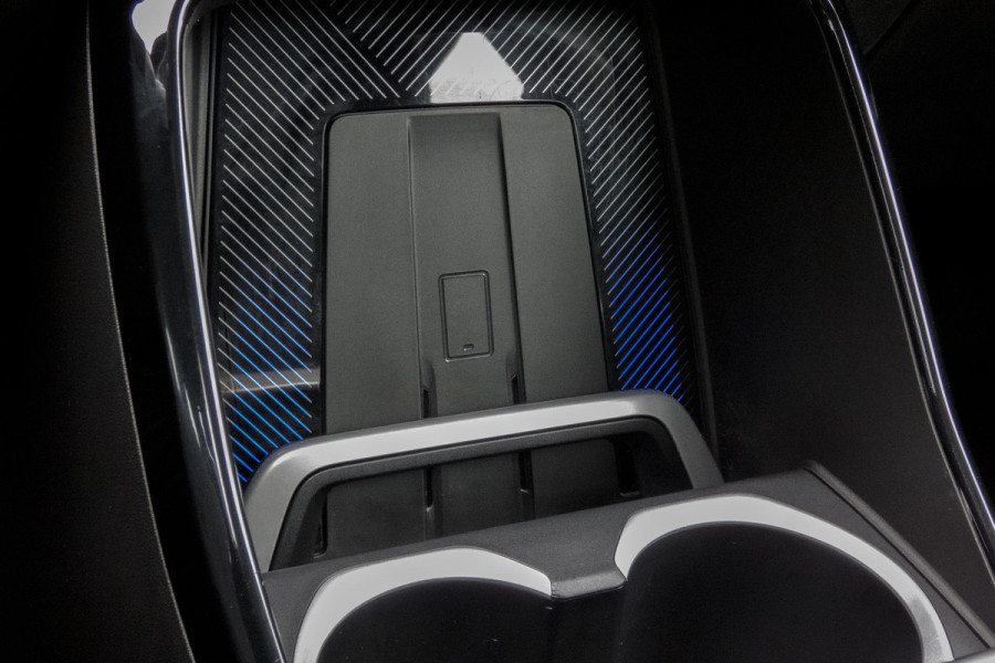 BMW X1 SDrive20i | TREKHAAK | ELEKTRISCHE VERSTAALBARE VOORSTOEL | CAMERA | LANE ASSIST