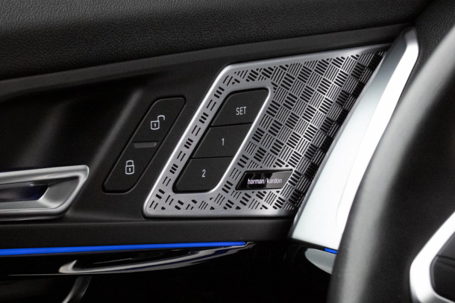 BMW X1 SDrive20i | TREKHAAK | ELEKTRISCHE VERSTAALBARE VOORSTOEL | CAMERA | LANE ASSIST