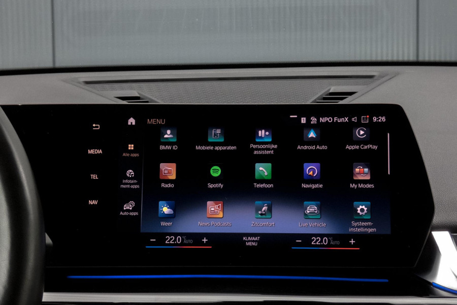 BMW X1 SDrive20i | TREKHAAK | ELEKTRISCHE VERSTAALBARE VOORSTOEL | CAMERA | LANE ASSIST
