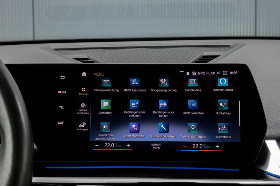 BMW X1 SDrive20i | TREKHAAK | ELEKTRISCHE VERSTAALBARE VOORSTOEL | CAMERA | LANE ASSIST