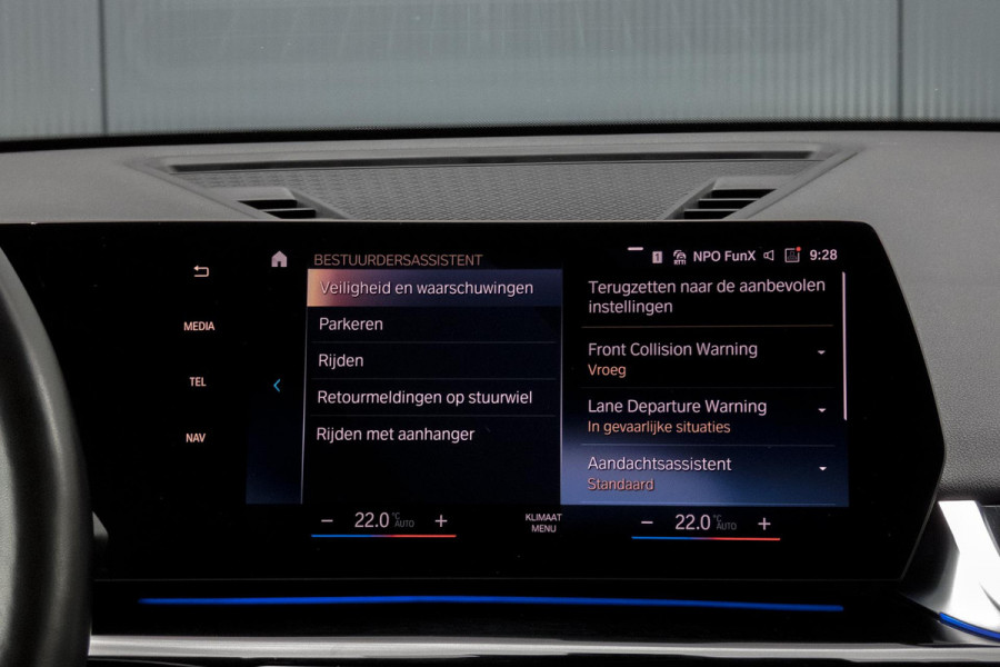 BMW X1 SDrive20i | TREKHAAK | ELEKTRISCHE VERSTAALBARE VOORSTOEL | CAMERA | LANE ASSIST