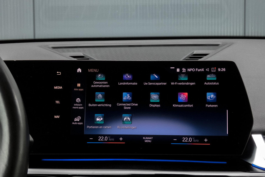 BMW X1 SDrive20i | TREKHAAK | ELEKTRISCHE VERSTAALBARE VOORSTOEL | CAMERA | LANE ASSIST