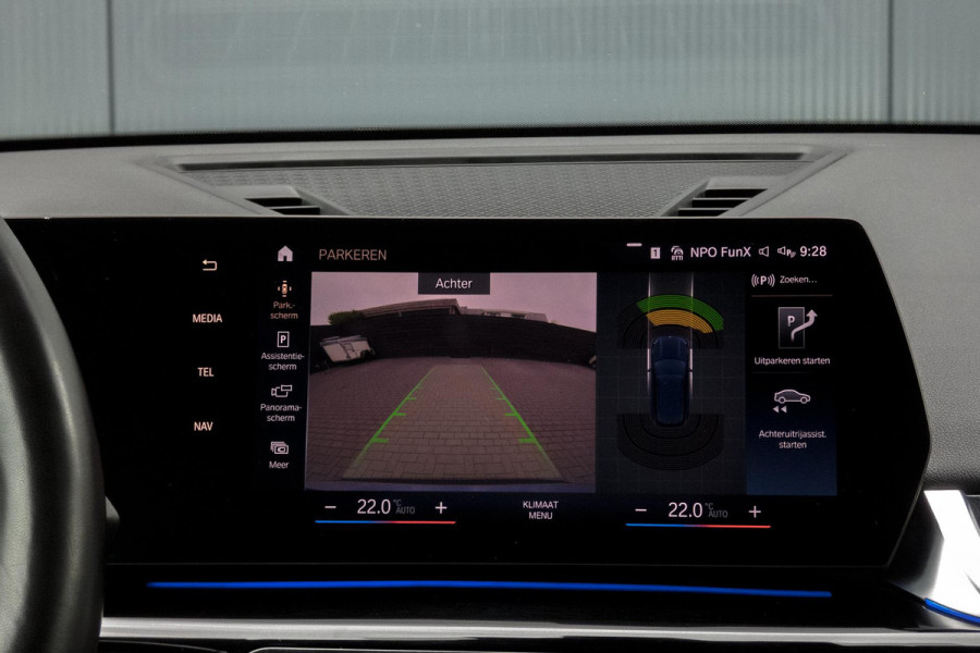 BMW X1 SDrive20i | TREKHAAK | ELEKTRISCHE VERSTAALBARE VOORSTOEL | CAMERA | LANE ASSIST
