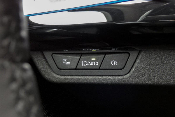 BMW X1 SDrive20i | TREKHAAK | ELEKTRISCHE VERSTAALBARE VOORSTOEL | CAMERA | LANE ASSIST