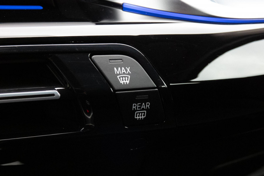 BMW X1 SDrive20i | TREKHAAK | ELEKTRISCHE VERSTAALBARE VOORSTOEL | CAMERA | LANE ASSIST