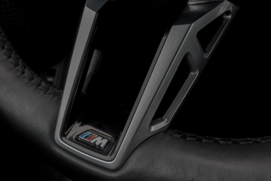 BMW X1 SDrive20i | TREKHAAK | ELEKTRISCHE VERSTAALBARE VOORSTOEL | CAMERA | LANE ASSIST