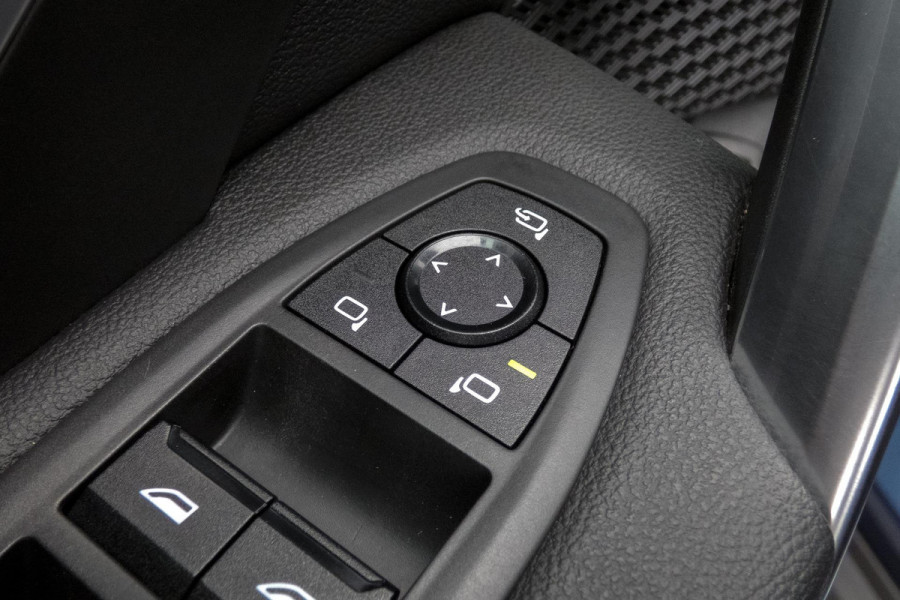 BMW X1 SDrive20i | TREKHAAK | ELEKTRISCHE VERSTAALBARE VOORSTOEL | CAMERA | LANE ASSIST
