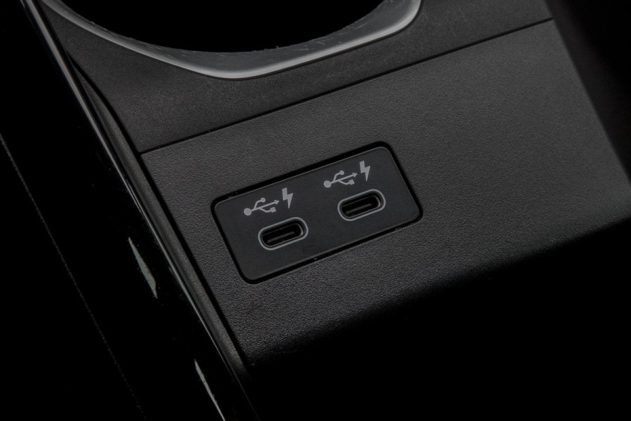 BMW X1 SDrive20i | TREKHAAK | ELEKTRISCHE VERSTAALBARE VOORSTOEL | CAMERA | LANE ASSIST