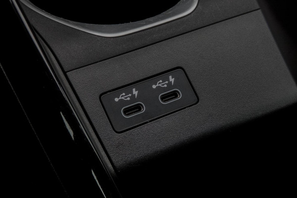 BMW X1 SDrive20i | TREKHAAK | ELEKTRISCHE VERSTAALBARE VOORSTOEL | CAMERA | LANE ASSIST
