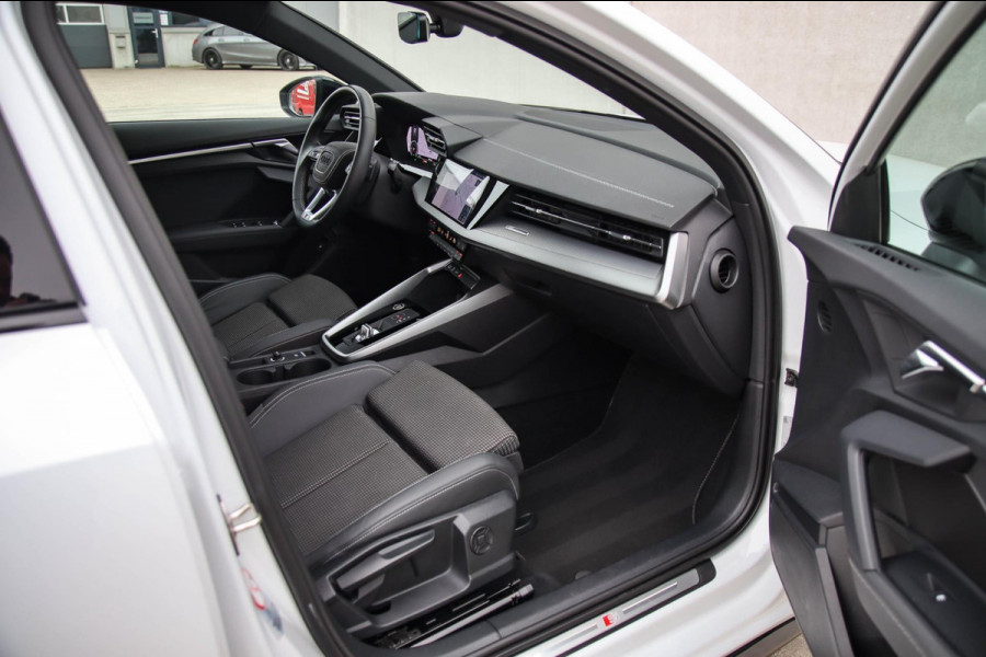 Audi A3 Sportback 40 TFSI e PHEV S Edition S-line 204pk S-Tronic! Panoramadak|Virtual Cockpit|Kuipstoelen|LED Matrix|Camera|Black