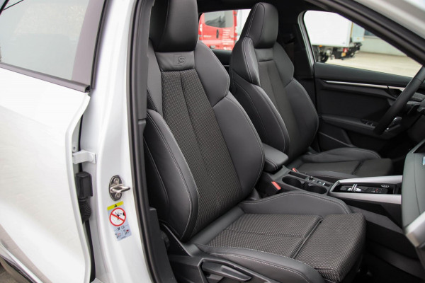 Audi A3 Sportback 40 TFSI e PHEV S Edition S-line 204pk S-Tronic! Panoramadak|Virtual Cockpit|Kuipstoelen|LED Matrix|Camera|Black