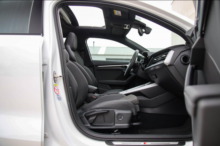 Audi A3 Sportback 40 TFSI e PHEV S Edition S-line 204pk S-Tronic! Panoramadak|Virtual Cockpit|Kuipstoelen|LED Matrix|Camera|Black