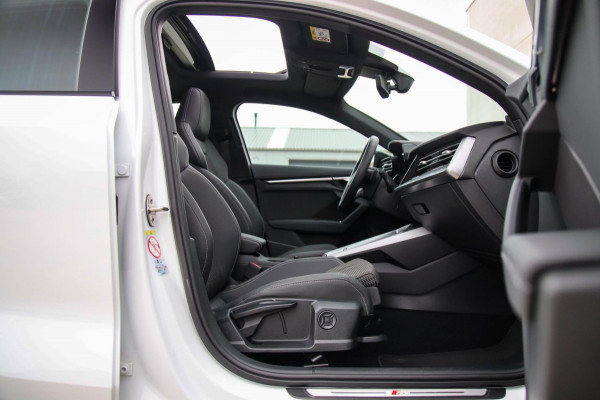 Audi A3 Sportback 40 TFSI e PHEV S Edition S-line 204pk S-Tronic! Panoramadak|Virtual Cockpit|Kuipstoelen|LED Matrix|Camera|Black