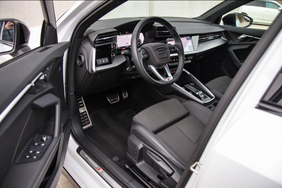 Audi A3 Sportback 40 TFSI e PHEV S Edition S-line 204pk S-Tronic! Panoramadak|Virtual Cockpit|Kuipstoelen|LED Matrix|Camera|Black