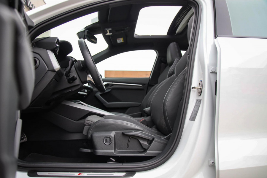Audi A3 Sportback 40 TFSI e PHEV S Edition S-line 204pk S-Tronic! Panoramadak|Virtual Cockpit|Kuipstoelen|LED Matrix|Camera|Black