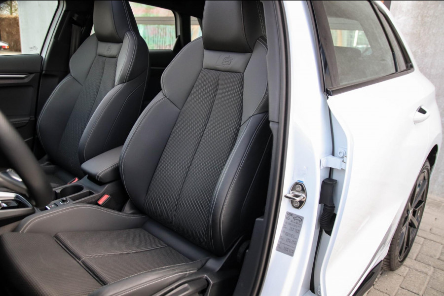 Audi A3 Sportback 40 TFSI e PHEV S Edition S-line 204pk S-Tronic! Panoramadak|Virtual Cockpit|Kuipstoelen|LED Matrix|Camera|Black