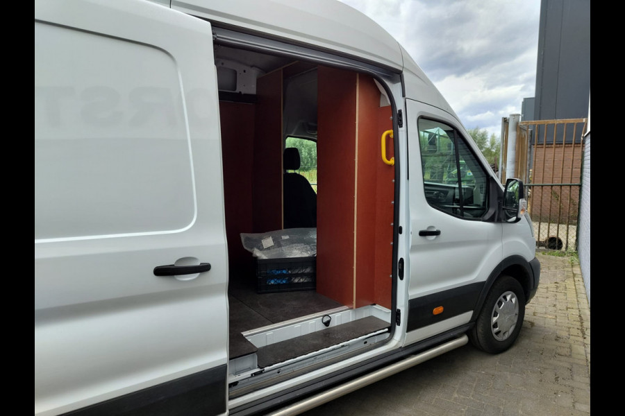 Ford Transit 350 D130pk L4H3 Navi Camera Pdc Apple Carplay Android WiFi-vb Airco Cruise Control Voorruit-Verwarmd 2.0TDCI Regensensor DAB Schuifdeur Betonplex Vloer Wandbetimmering Roll Stability Control Led Spoorwisselassist Euro 6 Zeer Compleet!